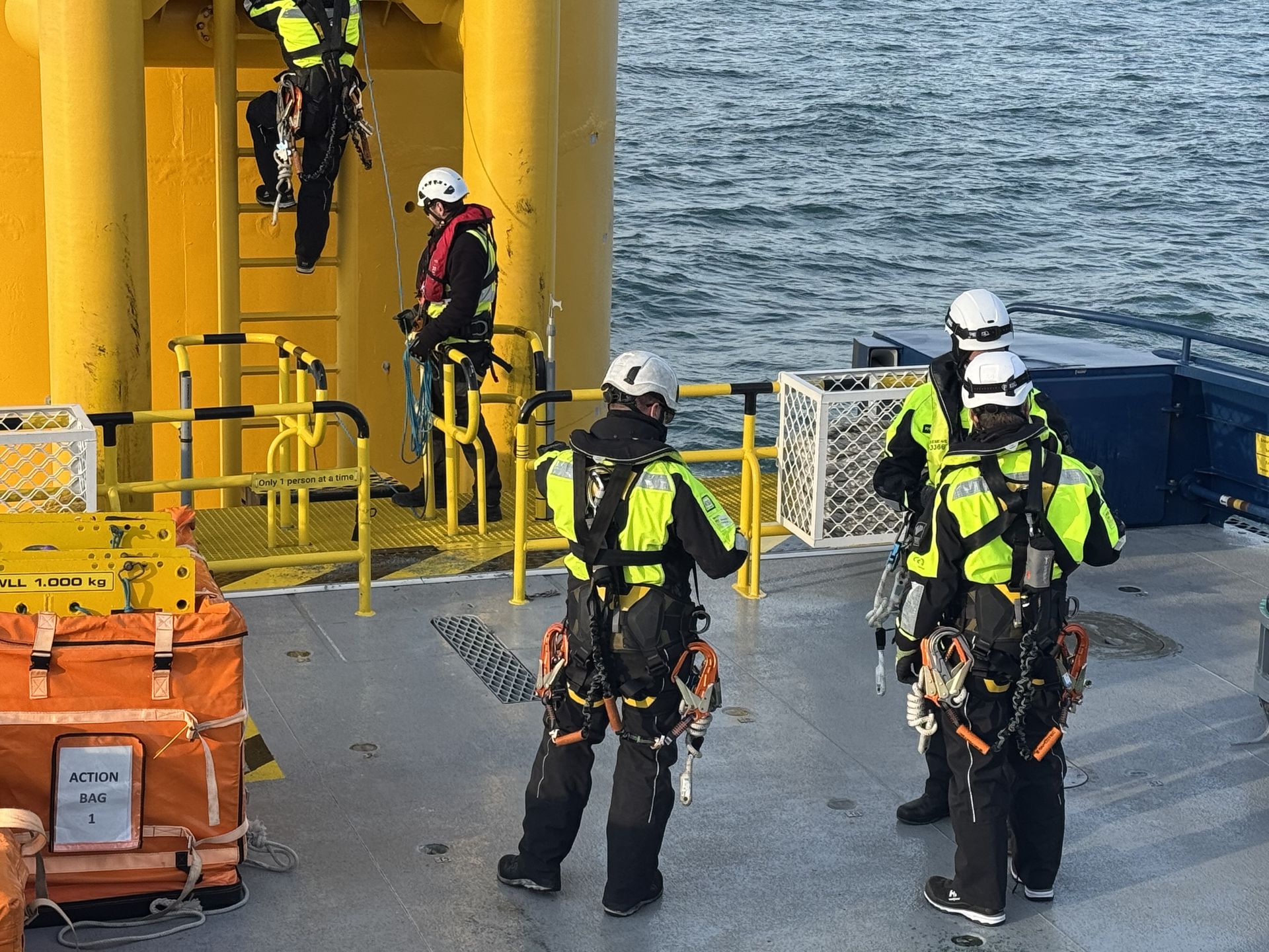 Techniciens offshore Des techniciens sur des éoliennes offshore